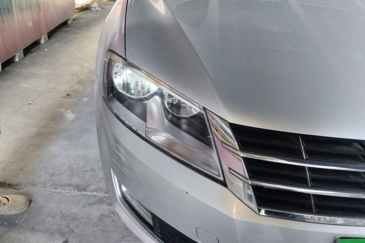 Used Volkswagen Lavida 2013 Restyled Classic 1.6L Manual Comfort Edition Right Front Headlight