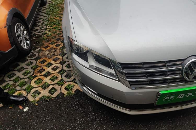 Used Volkswagen Lavida 2013 1.6L Automatic Comfort Edition Right Front Headlight