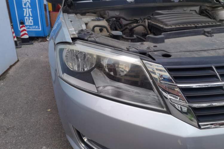 Used Volkswagen Lavida 2013 Restyled Classic 1.6L Manual Comfort Edition Right Front Headlight
