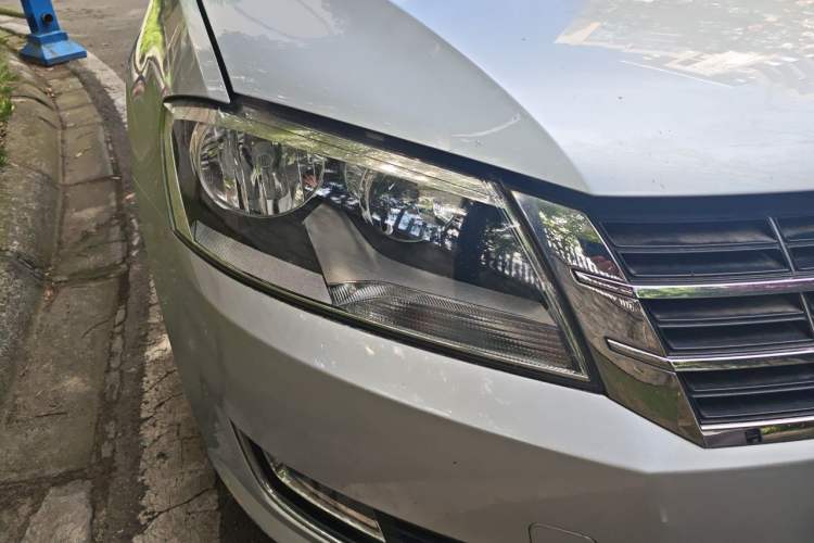 Used Volkswagen Lavida 2013 Restyled Classic 1.6L Manual Comfort Edition Right Front Headlight