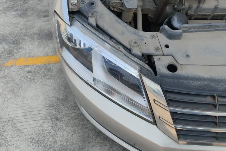 Used Volkswagen Lavida 2013 1.6L Manual Fashion Edition Right Front Headlight