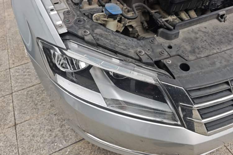 Used Volkswagen Lavida 2013 1.6L Automatic Comfort Edition Right Front Headlight