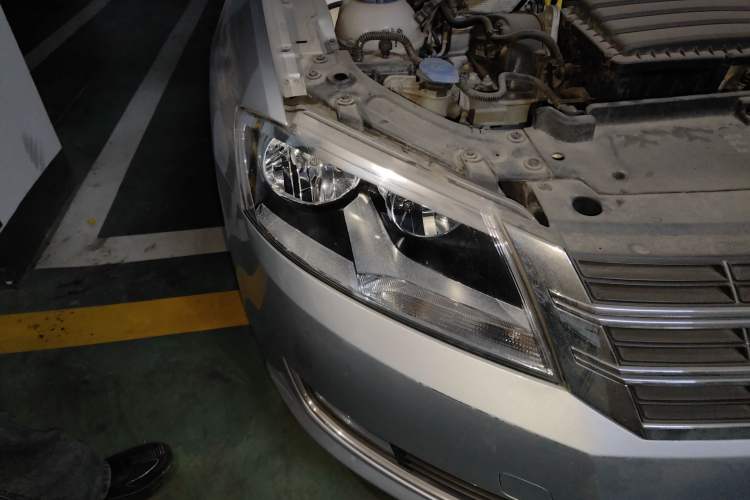 Used Volkswagen Lavida 2013 1.6L Automatic Comfort Edition Right Front Headlight