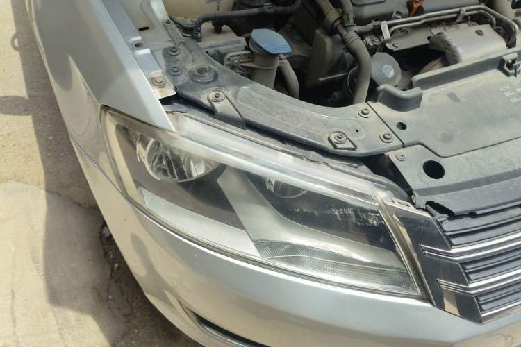 Used Volkswagen Lavida 2013 1.4 TSI DSG Luxury Navigation Edition Right Front Headlight