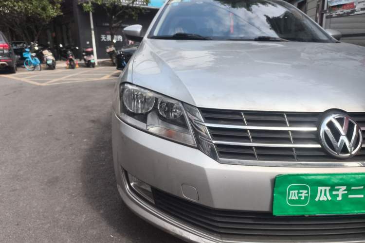 Used Volkswagen Lavida 2013 1.4TSI Manual Comfort Edition Right Front Headlight