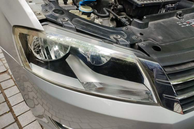 Used Volkswagen Lavida 2013 Revised Classic 1.6L Automatic Fashion Edition Right Front Headlight