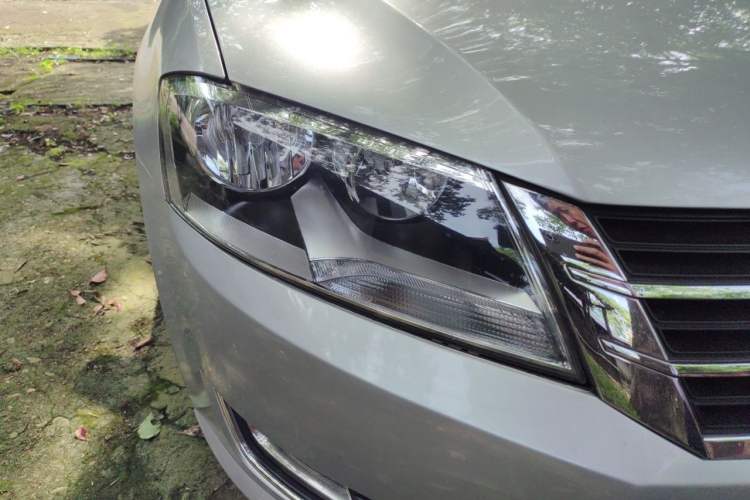 Used Volkswagen Lavida 2013 Restyled Classic 1.6L Manual Comfort Edition Right Front Headlight