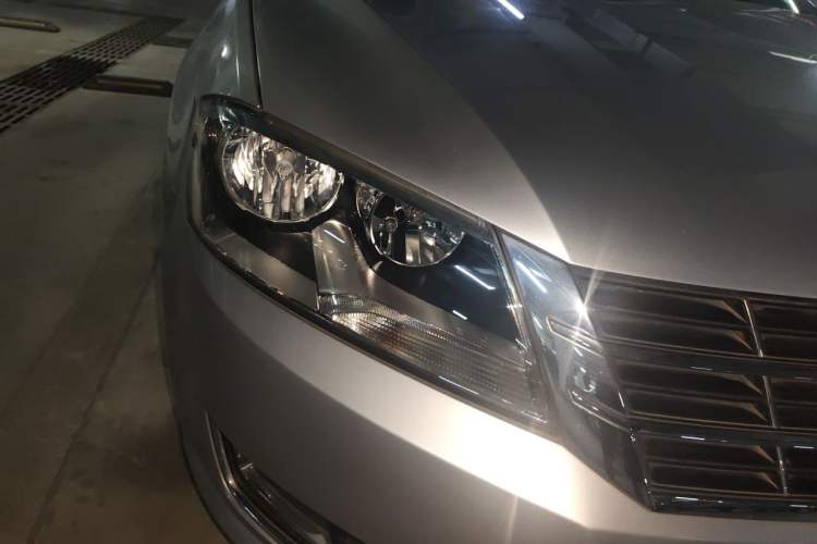 Used Volkswagen Lavida 2013 Restyled Classic 1.6L Automatic Comfort Edition Right Front Headlight