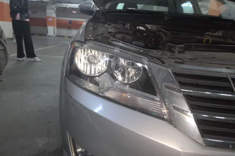 Used Volkswagen Lavida 2013 1.4TSI Manual Comfort Edition Right Front Headlight