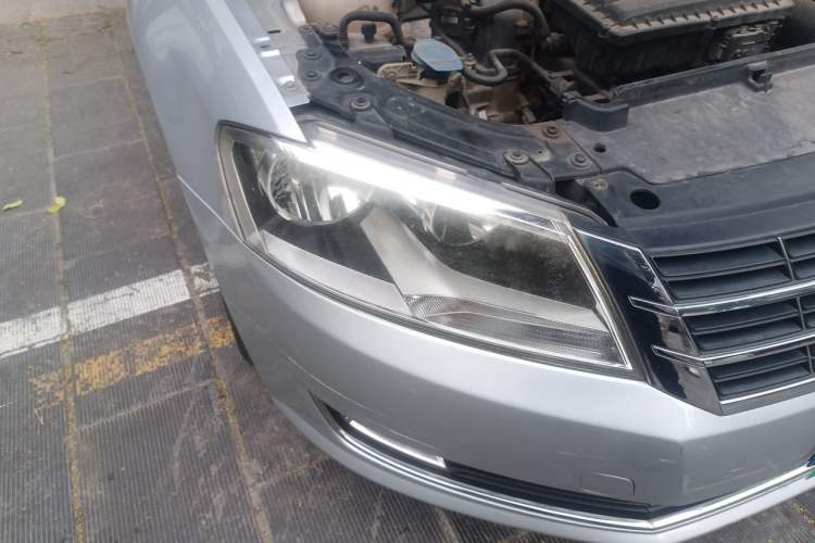 Used Volkswagen Lavida 2013 Restyled Classic 1.6L Automatic Comfort Edition Right Front Headlight