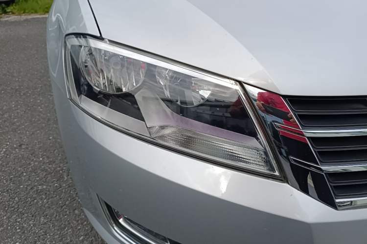 Used Volkswagen Lavida 2013 Restyled Classic 1.6L Automatic Comfort Edition Right Front Headlight