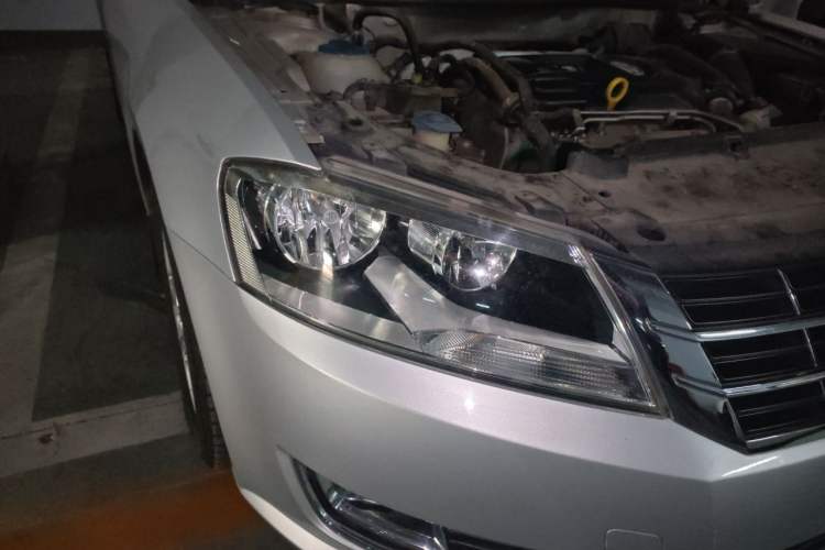 Used Volkswagen Lavida 2013 1.4TSI DSG Comfort Edition Right Front Headlight
