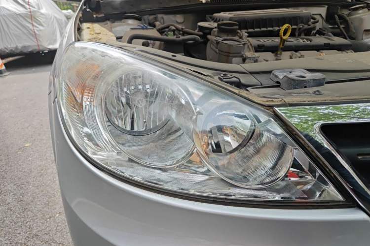 Used Volkswagen Lavida 2013 Classic 1.6L Manual Fashion Edition Right Front Headlight