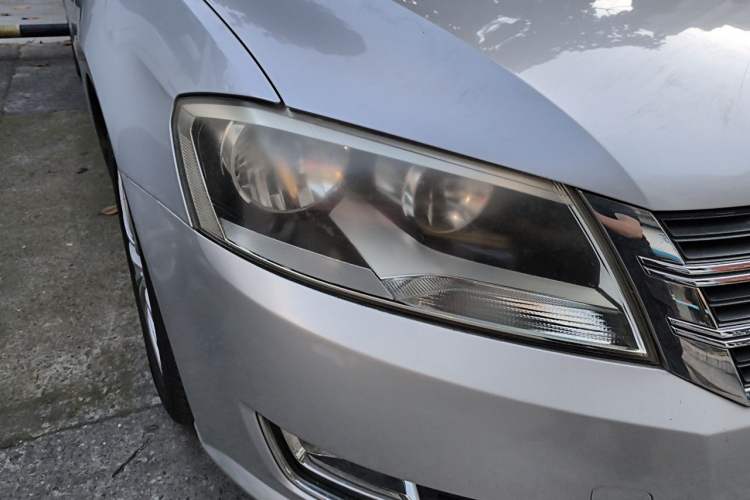 Used Volkswagen Lavida 2013 1.6L Automatic Luxury Edition Right Front Headlight