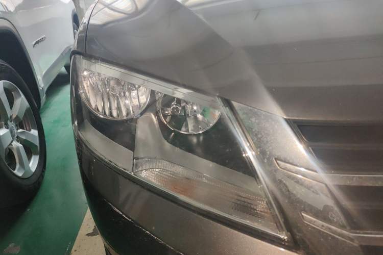 Used Volkswagen Lavida 2013 Restyled Classic 1.6L Automatic Comfort Edition Right Front Headlight