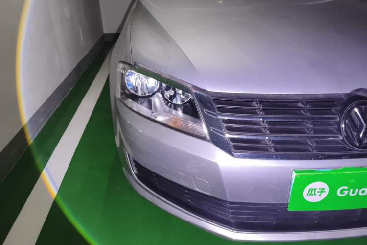 Used Volkswagen Lavida 2013 Revised Classic 1.6L Manual Fashion Edition Right Front Headlight