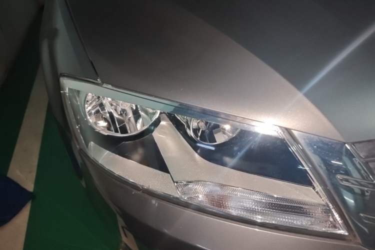 Used Volkswagen Lavida 2013 1.6L Automatic Comfort Edition Right Front Headlight