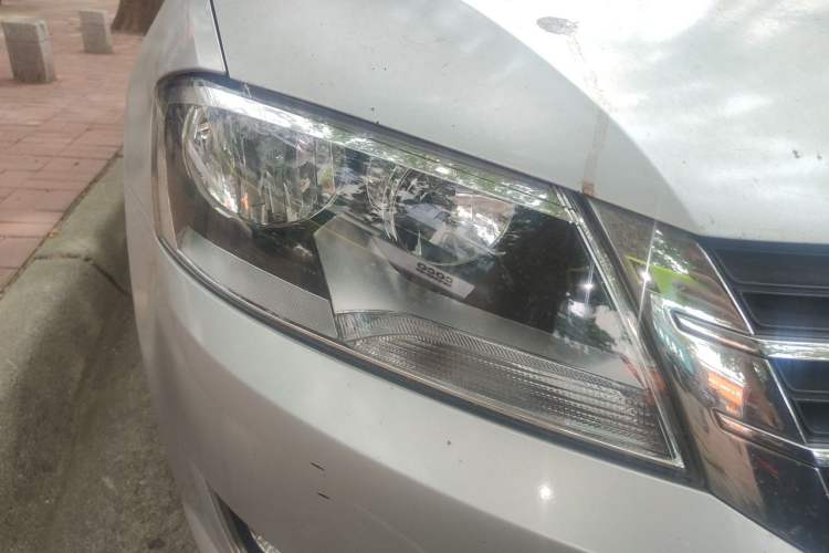 Used Volkswagen Lavida 2013 Restyled Classic 1.6L Automatic Comfort Edition Right Front Headlight