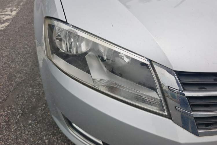 Used Volkswagen Lavida 2013 Revised Version 1.4 TSI Manual Comfort Edition Right Front Headlight