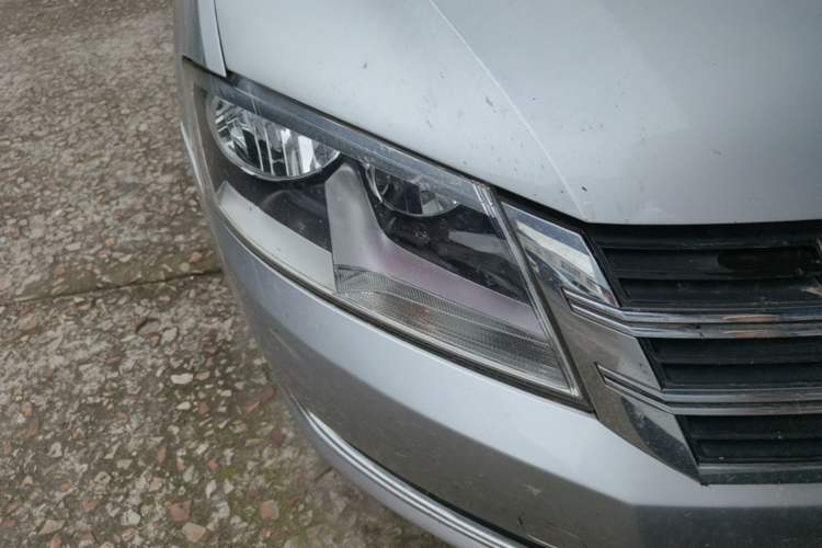 Used Volkswagen Lavida 2013 1.4TSI DSG Comfort Edition Right Front Headlight