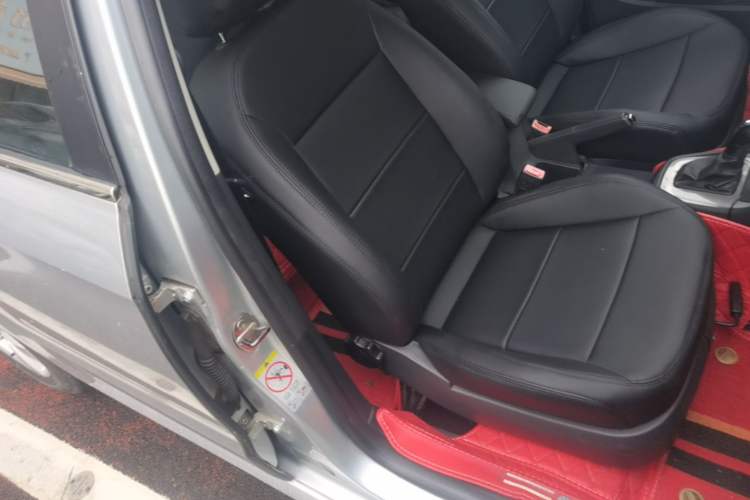 Used Volkswagen Lavida 2013 Revised Classic 1.6L Automatic Fashion Edition Right Front Seat