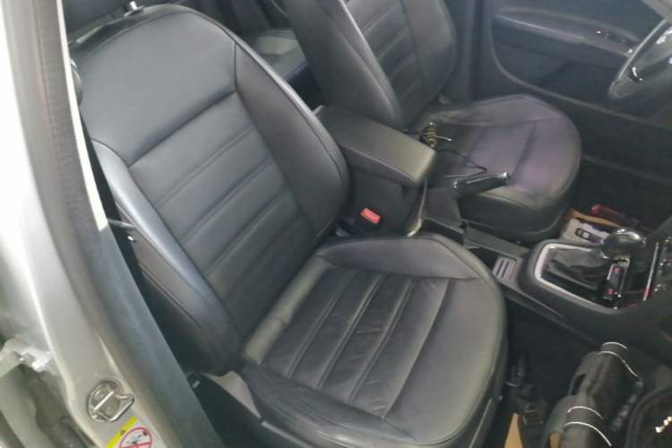 Used Volkswagen Lavida 2013 Revised Version 1.6L Automatic Luxury Edition Right Front Seat