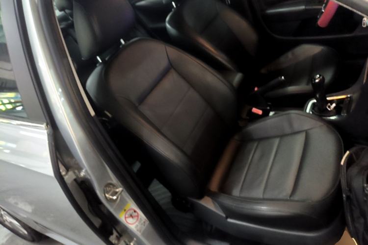 Used Volkswagen Lavida 2013 Revised Version 1.4 TSI Manual Comfort Edition Right Front Seat