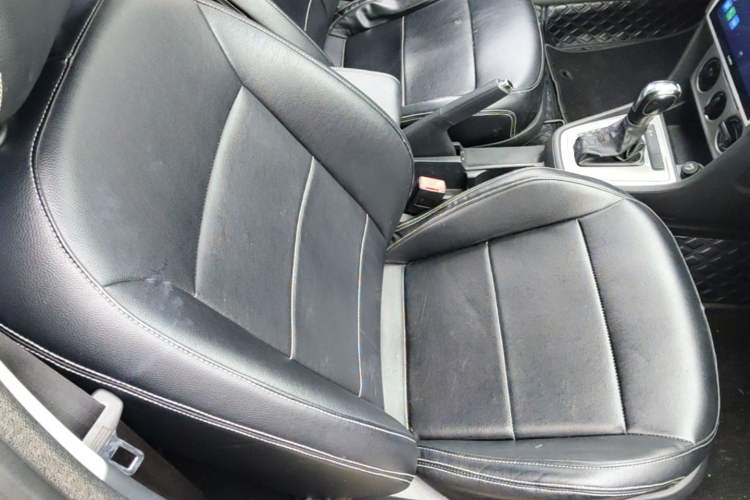 Used Volkswagen Lavida 2013 Revised Classic 1.6L Automatic Fashion Edition Right Front Seat