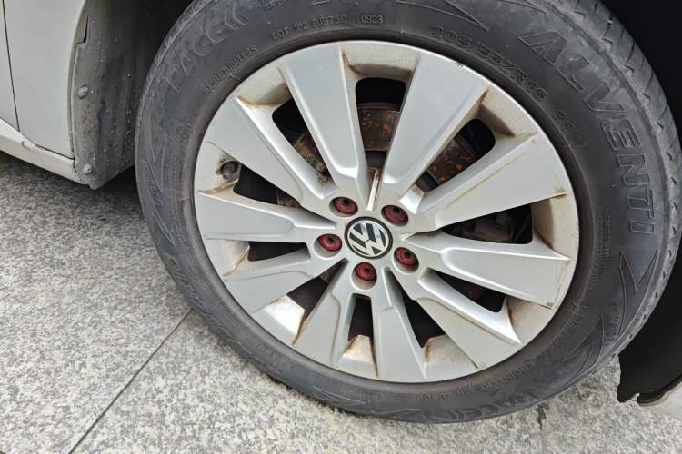 Used Volkswagen Lavida 2013 1.4TSI DSG Comfort Edition Right Front Wheel Hub