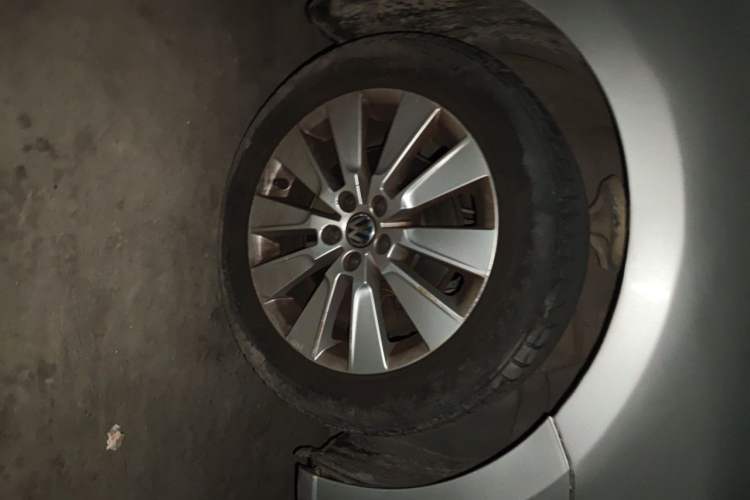 Used Volkswagen Lavida 2013 Revised Version 1.4 TSI DSG Comfort Edition Right Front Wheel Hub