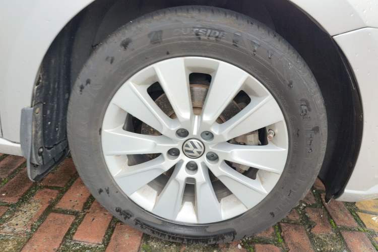 Used Volkswagen Lavida 2013 Restyled Classic 1.6L Automatic Comfort Edition Right Front Wheel Hub