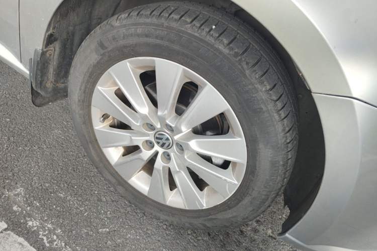 Used Volkswagen Lavida 2013 Restyled Classic 1.6L Automatic Comfort Edition Right Front Wheel Hub