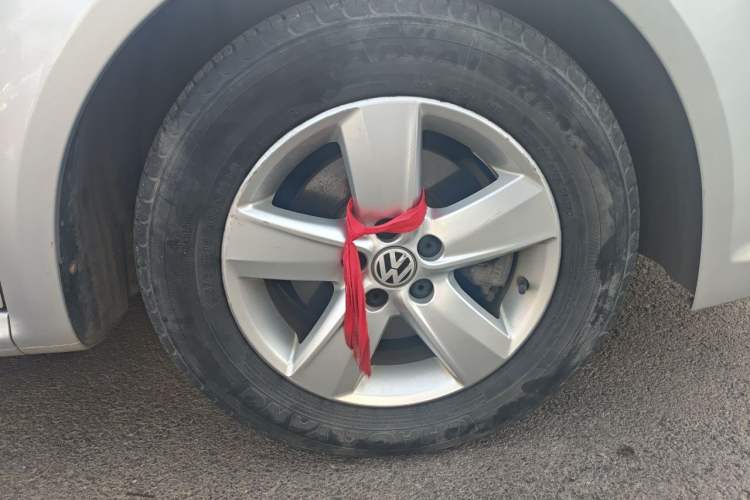 Used Volkswagen Lavida 2013 Classic 1.6L Manual Fashion Edition Right Front Wheel Hub
