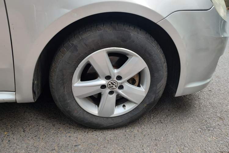 Used Volkswagen Lavida 2013 Classic 1.6L Manual Fashion Edition Right Front Wheel Hub