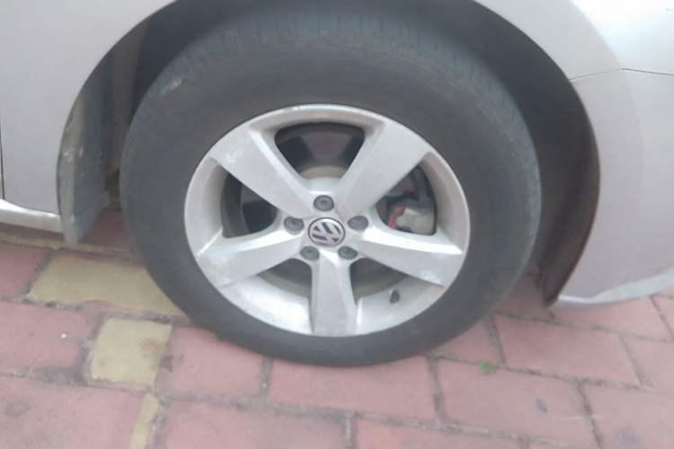 Used Volkswagen Lavida 2013 1.6L Automatic Fashion Edition Right Front Wheel Hub