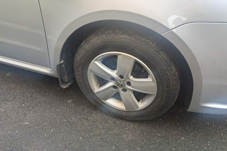 Used Volkswagen Lavida 2013 1.6L Manual Fashion Edition Right Front Wheel Hub