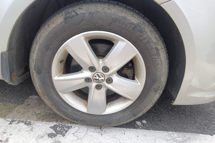 Used Volkswagen Lavida 2013 Classic 1.6L Manual Fashion Edition Right Front Wheel Hub