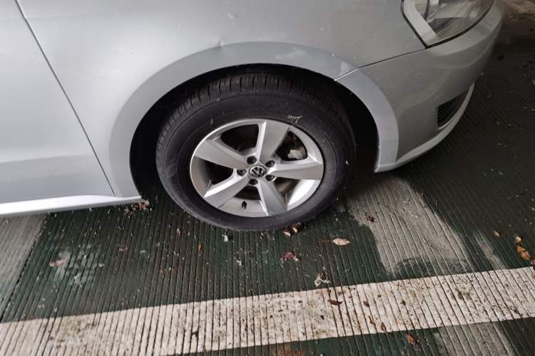 Used Volkswagen Lavida 2013 Revised Classic 1.6L Manual Fashion Edition Right Front Wheel Hub