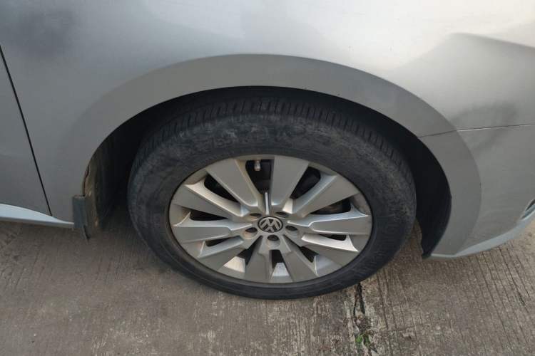 Used Volkswagen Lavida 2013 Restyled Classic 1.6L Automatic Comfort Edition Right Front Wheel Hub