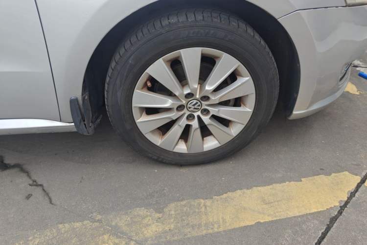 Used Volkswagen Lavida 2013 1.6L Manual Comfort Edition Right Front Wheel Hub