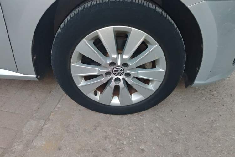 Used Volkswagen Lavida 2013 Restyled Classic 1.6L Automatic Comfort Edition Right Front Wheel Hub