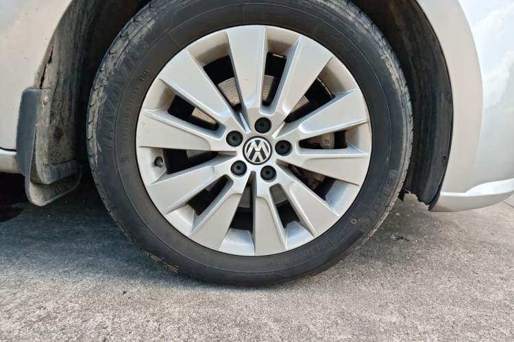 Used Volkswagen Lavida 2013 Restyled Classic 1.6L Automatic Comfort Edition Right Front Wheel Hub