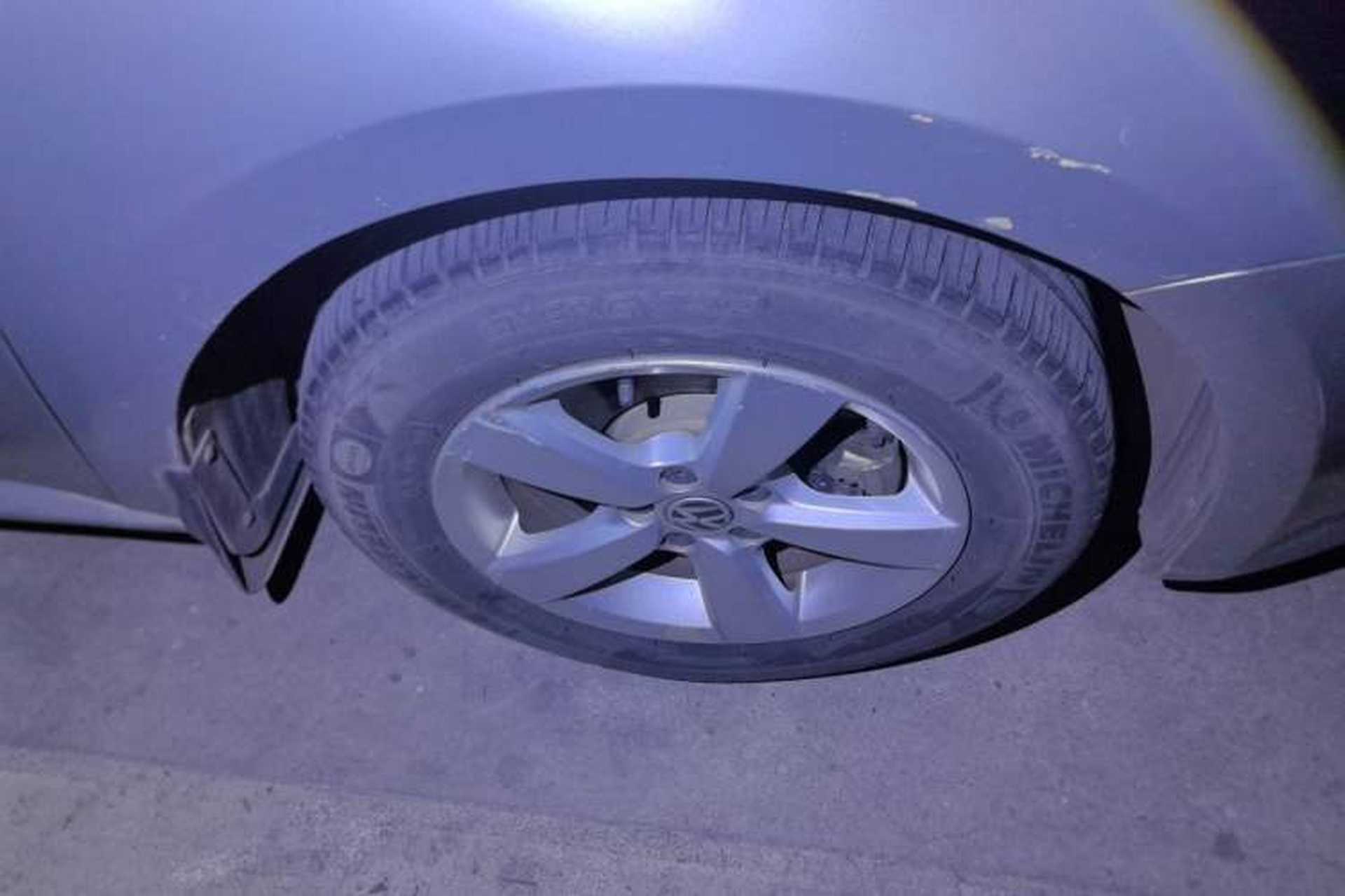Used Volkswagen Lavida 2013 Revised Classic 1.6L Automatic Fashion Edition Right Front Wheel Hub