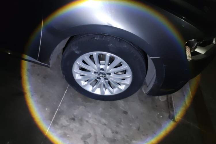 Used Volkswagen Lavida 2013 1.6L Automatic Luxury Edition Right Front Wheel Hub