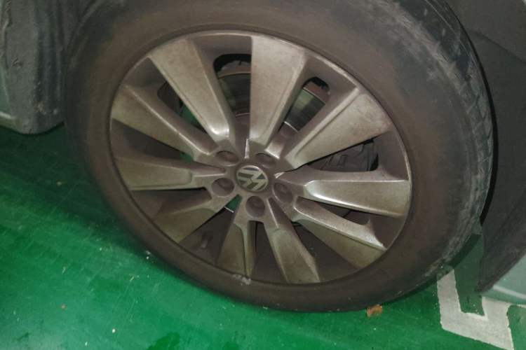 Used Volkswagen Lavida 2013 Revised Version 1.4 TSI DSG Comfort Edition Right Front Wheel Hub