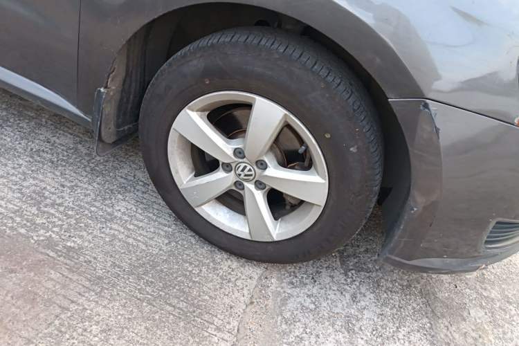 Used Volkswagen Lavida 2013 1.6L Manual Fashion Edition Right Front Wheel Hub