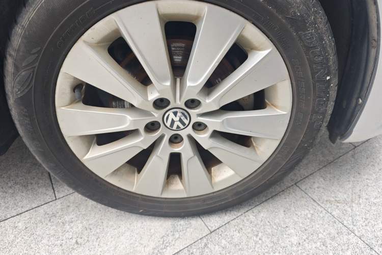 Used Volkswagen Lavida 2013 Restyled Classic 1.6L Automatic Comfort Edition Right Front Wheel Hub