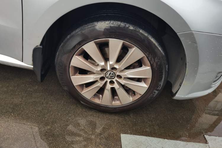 Used Volkswagen Lavida 2013 Revised Version 1.4 TSI DSG Comfort Edition Right Front Wheel Hub