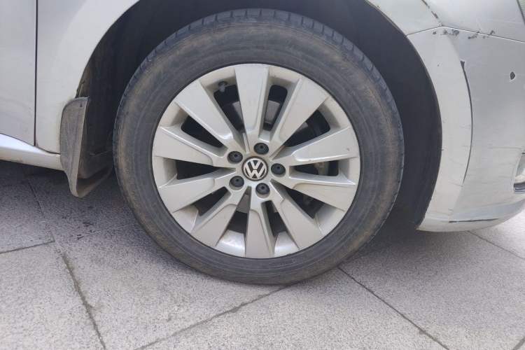 Used Volkswagen Lavida 2013 Revised Version 1.4 TSI DSG Comfort Edition Right Front Wheel Hub
