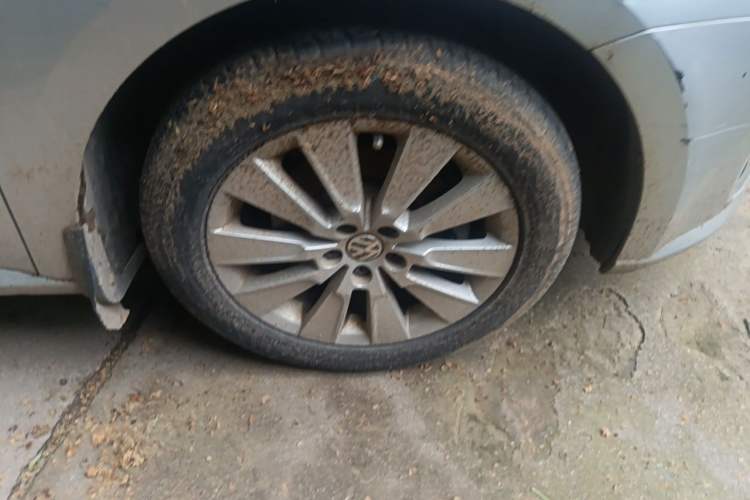 Used Volkswagen Lavida 2013 Restyled Classic 1.6L Automatic Comfort Edition Right Front Wheel Hub